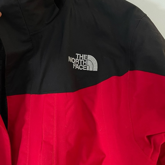 Red Northface windbreaker - Picture 2 of 4